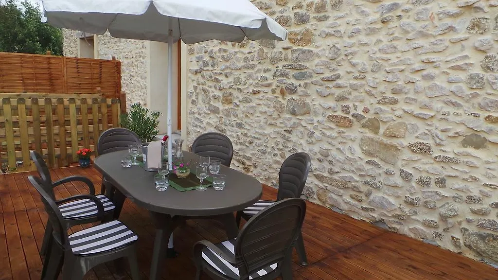 Le Mas Des Ferrayes Bed & Breakfast Ongles